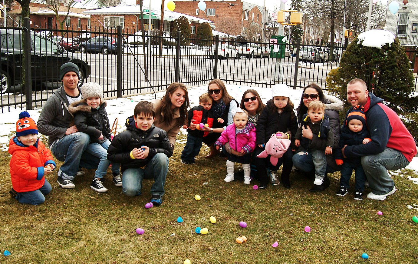 Children hunt Easter eggs on snowy lawn at annual Gravesend event The