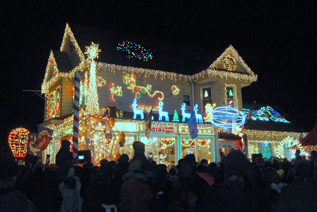 Canarsie Christmas house is all aglow for the season The Brooklyn