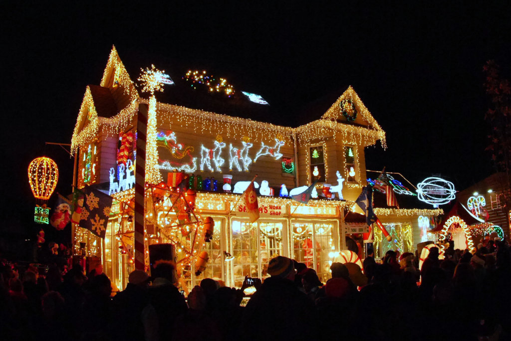 Canarsie’s Christmas house provides backdrop for public and private