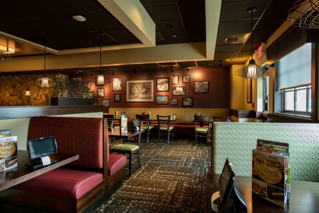 Brooklyn S Newest Olive Garden Hosts Ribbon Cutting Ceremony The