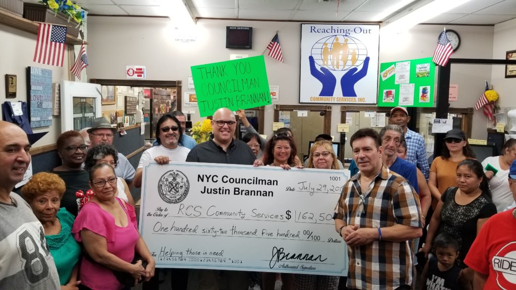 Brannan Delivers 162 500 Check To Food Pantry The Brooklyn Home