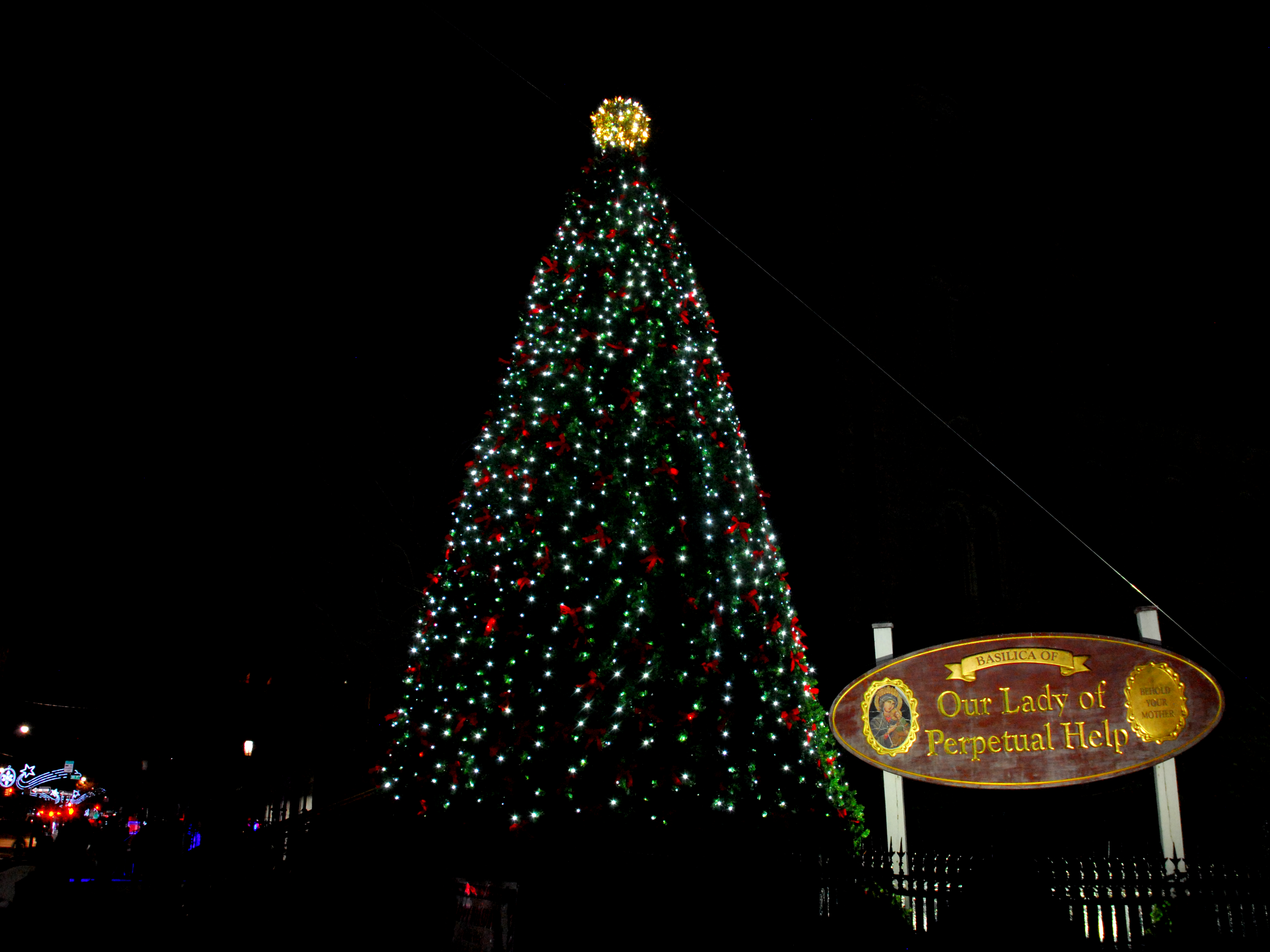 Let There Be Light Sunset Park Hosts Another Festive Tree Lighting Ceremony The Brooklyn Home Reporter