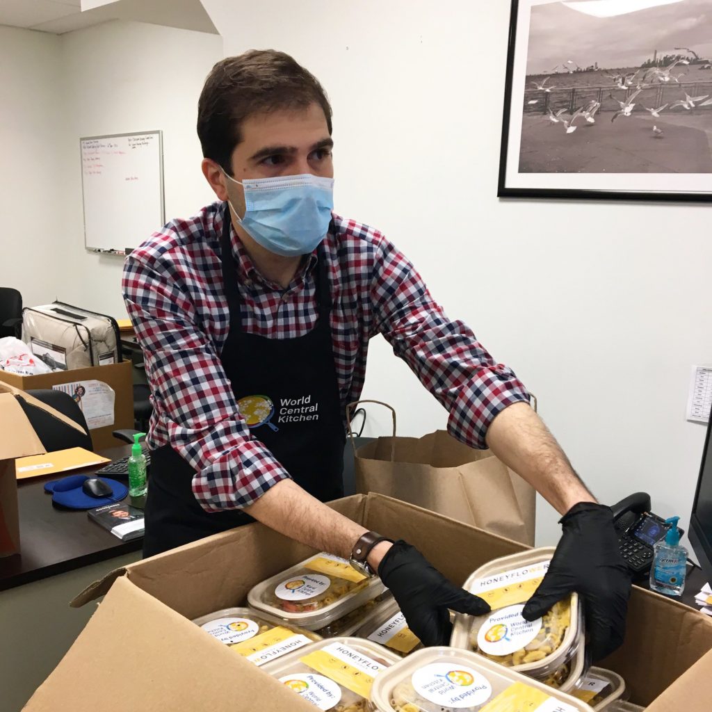 Gounardes joins World Central Kitchen, International Rescue Committee to distribute over 2,000 meals a week in Bay Ridge during COVID-19 pandemic