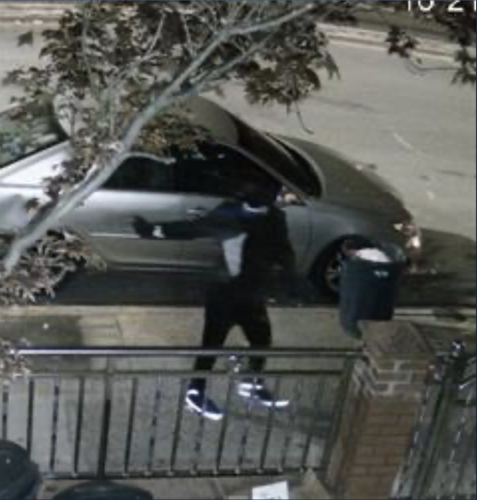 Thief threatens to shoot deliveryman