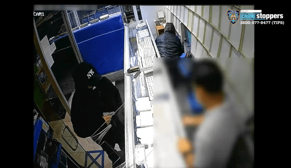 Armed bandits rob jewelry store
