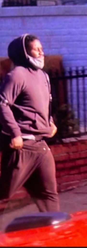 Woman robbed in broad daylight