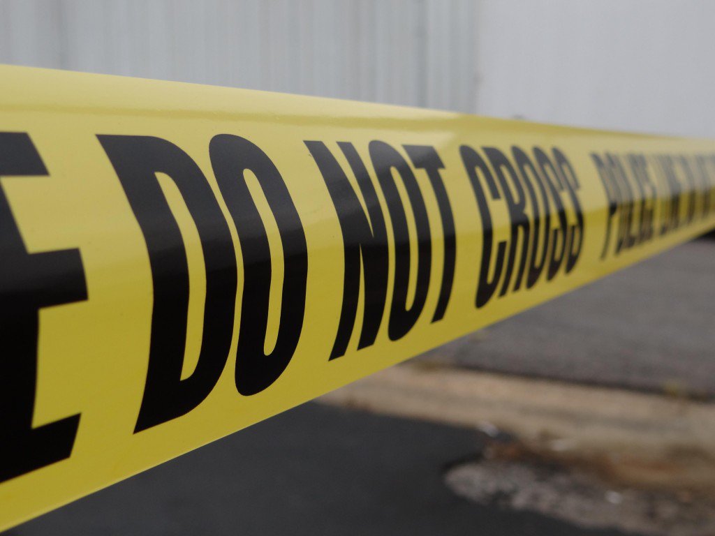 Cop stabbed in neck, woman arrested