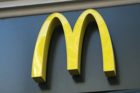 De Blasio signs bill sponsored by Lander to protect fast food workers