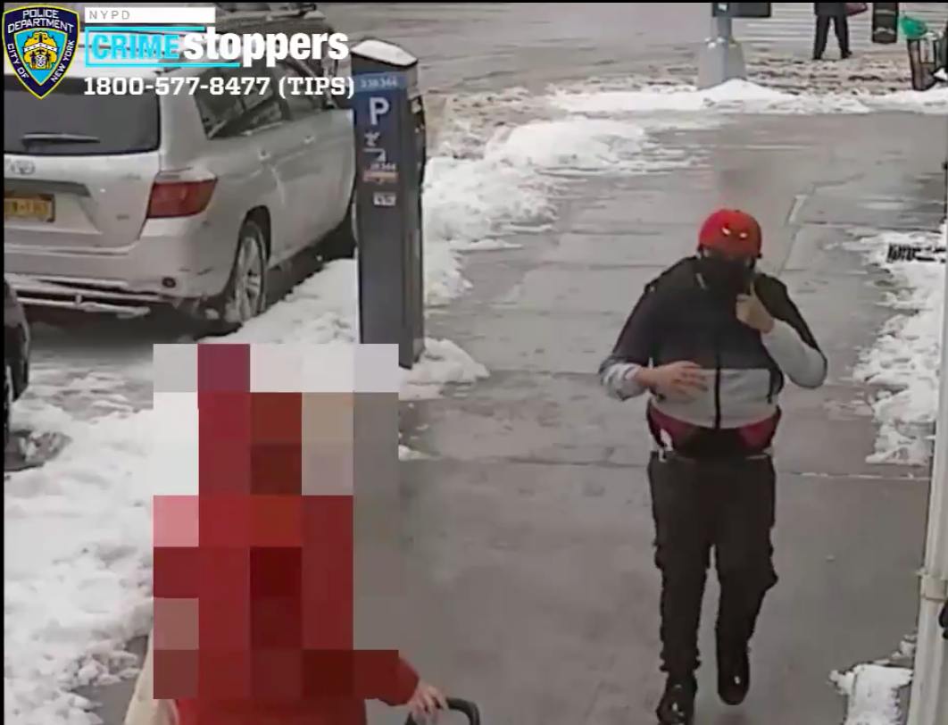 Senior attacked in Bay Ridge Avenue station