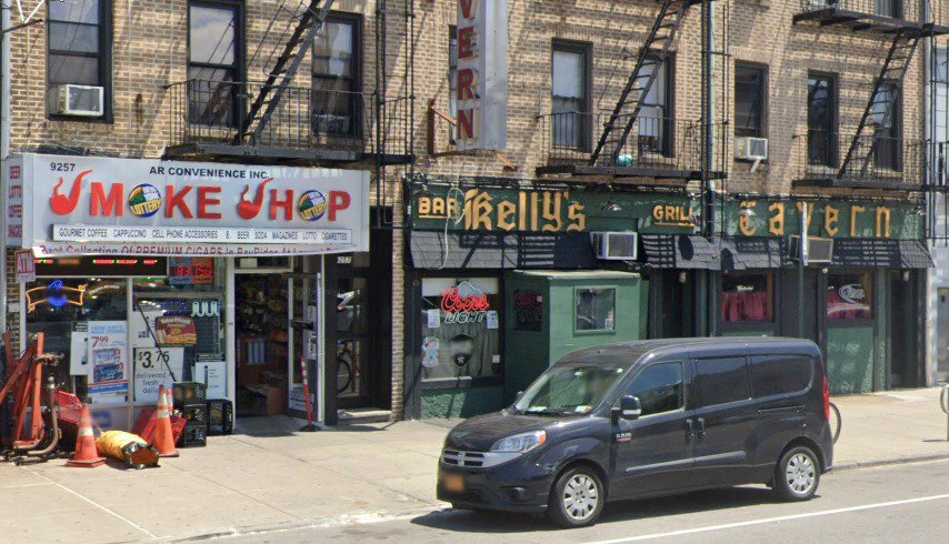 Cops arrest two men after suspects steal from smoke shop