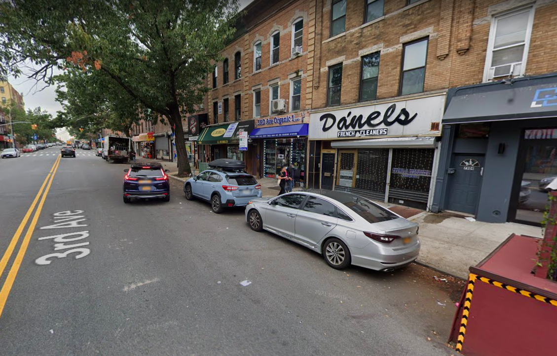 Smoke Shop Worker Sprayed In Eyes During Robbery The Brooklyn Home