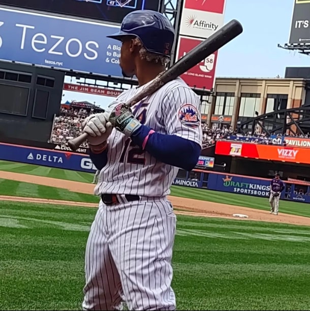 Francisco Lindor makes a beautiful gesture by wearing a pink bracelet  during live game, fulfilling wish of a fan battling cancer