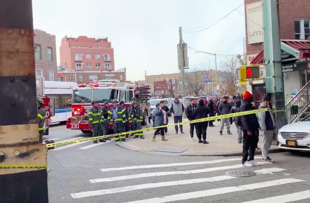 Subway-surfing Teen Dies On Tracks - The Brooklyn Home Reporter